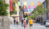 230714StadtinstallationMut_CRwalser_003 Fahnen "Mut fÃ¼r morgen"