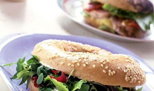 Viertel und Bagel.jpg Viertel und Bagel.jpg