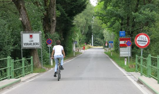 2022-emsiana_Führungen-zwei-Gemeinde-eine-Grenze-Fluchtwege-©JüdischesMuseum 2022-emsiana_Führungen-zwei-Gemeinde-eine-Grenze-Fluchtwege-©JüdischesMuseum