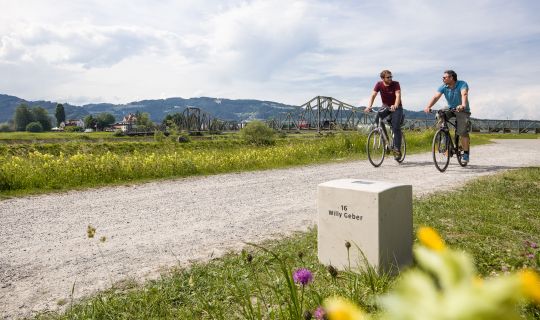 220519Radfahrer Wiesenrain_CRwalser_030_gravur (c) Julie Walser - Tourismus und Stadtmarketing Hohenems GmbH 220519Radfahrer Wiesenrain_CRwalser_030_gravur (c) Julie Walser - Tourismus und Stadtmarketing Hohenems GmbH