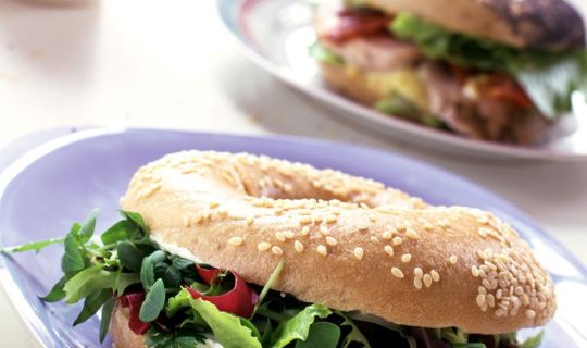 Viertel und Bagel.jpg Viertel und Bagel.jpg