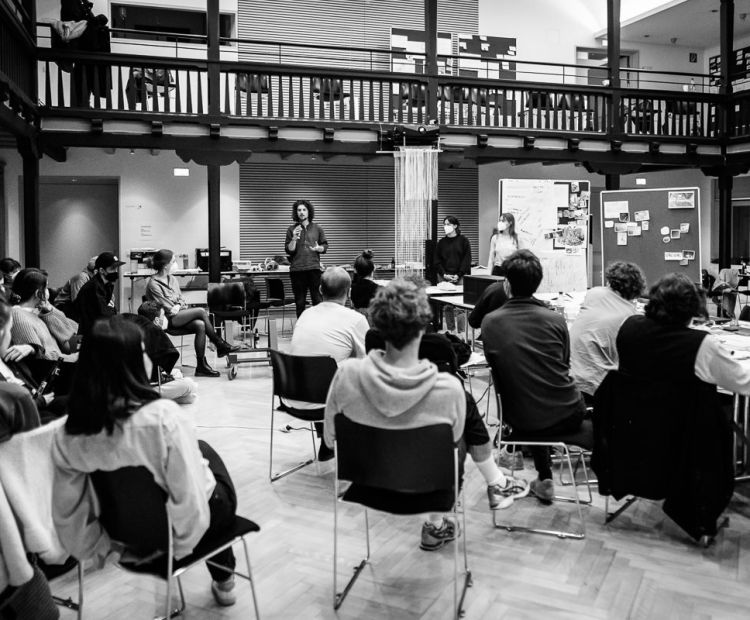 EVA_SUTTER 2022_0411_Poolbar_Generator_Tag_02__BY_EVA_SUTTER_088_web