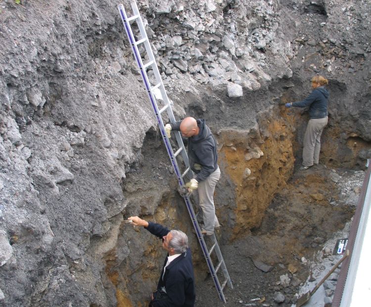 Bergbauhalde und Erzaufbereitung