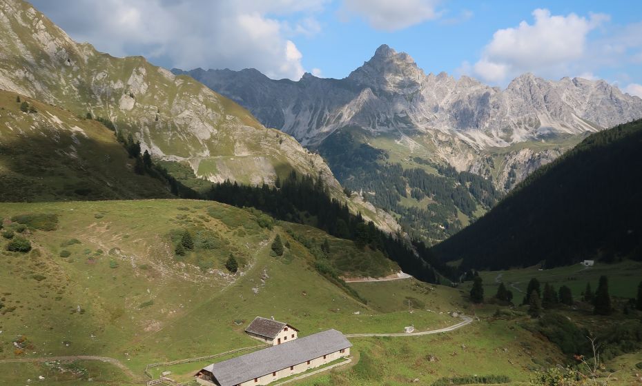 Upper Zaluandaalpe with the Zimba in the background