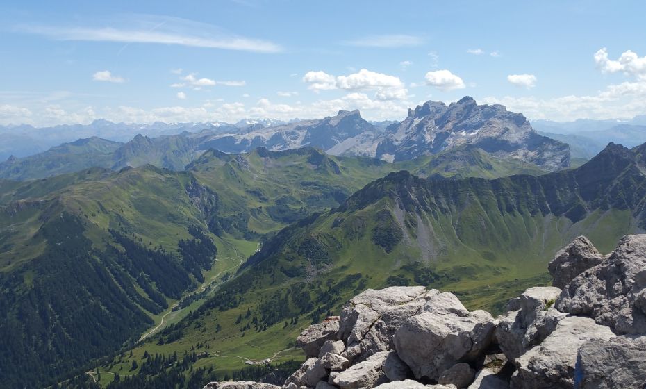 Grandiose Rundumsicht - Richtung Drusenstock und Silvretta Grandiose Rundumsicht - Richtung Drusenstock und Silvretta