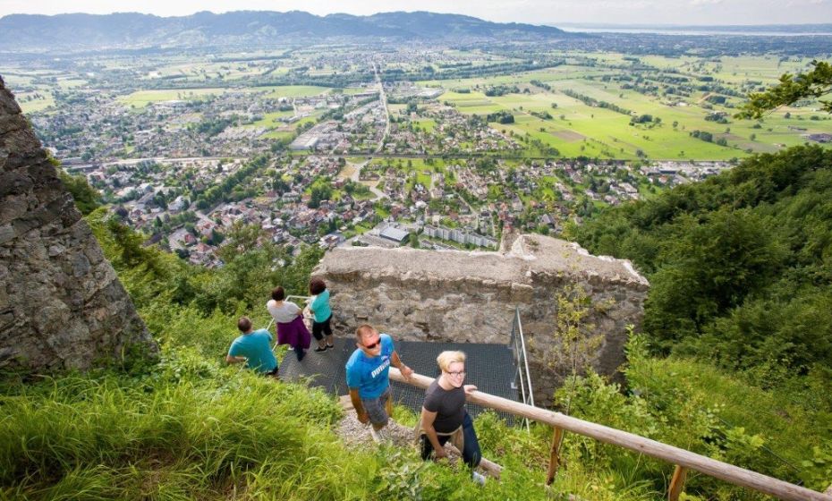 copyright Fotograf Dietmar Walser Aufgang Ruine Alt-Ems