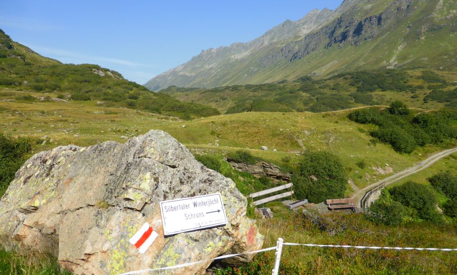 Turnoff to the Silbertaler Winterjöchle Turnoff to the Silbertaler Winterjöchle
