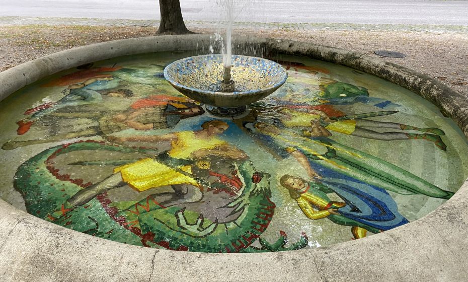 Drachentötung, Nibelungenbrunnen, Hohenems Nibelungenbrunnen, Hohenems_Drachentötung.JPG